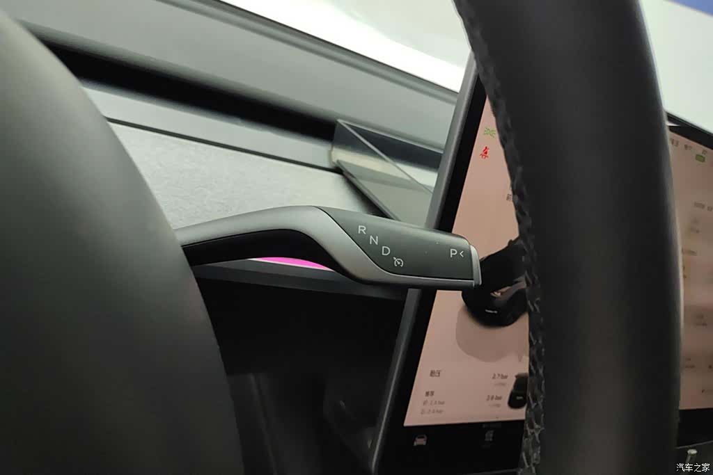 Tesla Model Y, 2024 16
