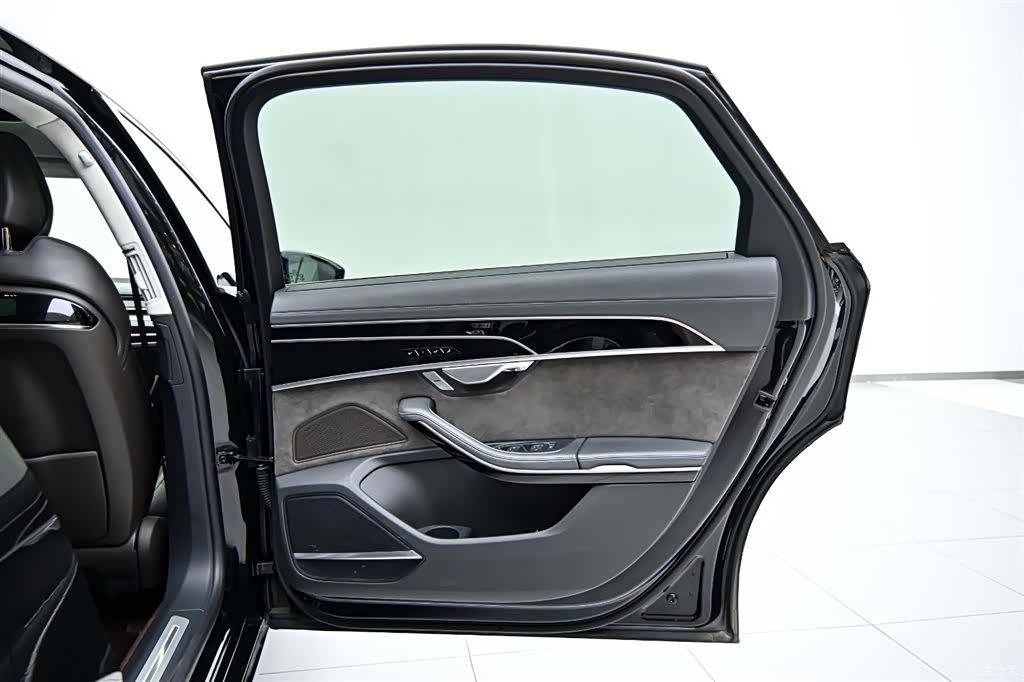 Audi A8L, 2022 22