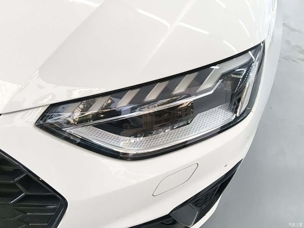 Audi A4L, 2023 24