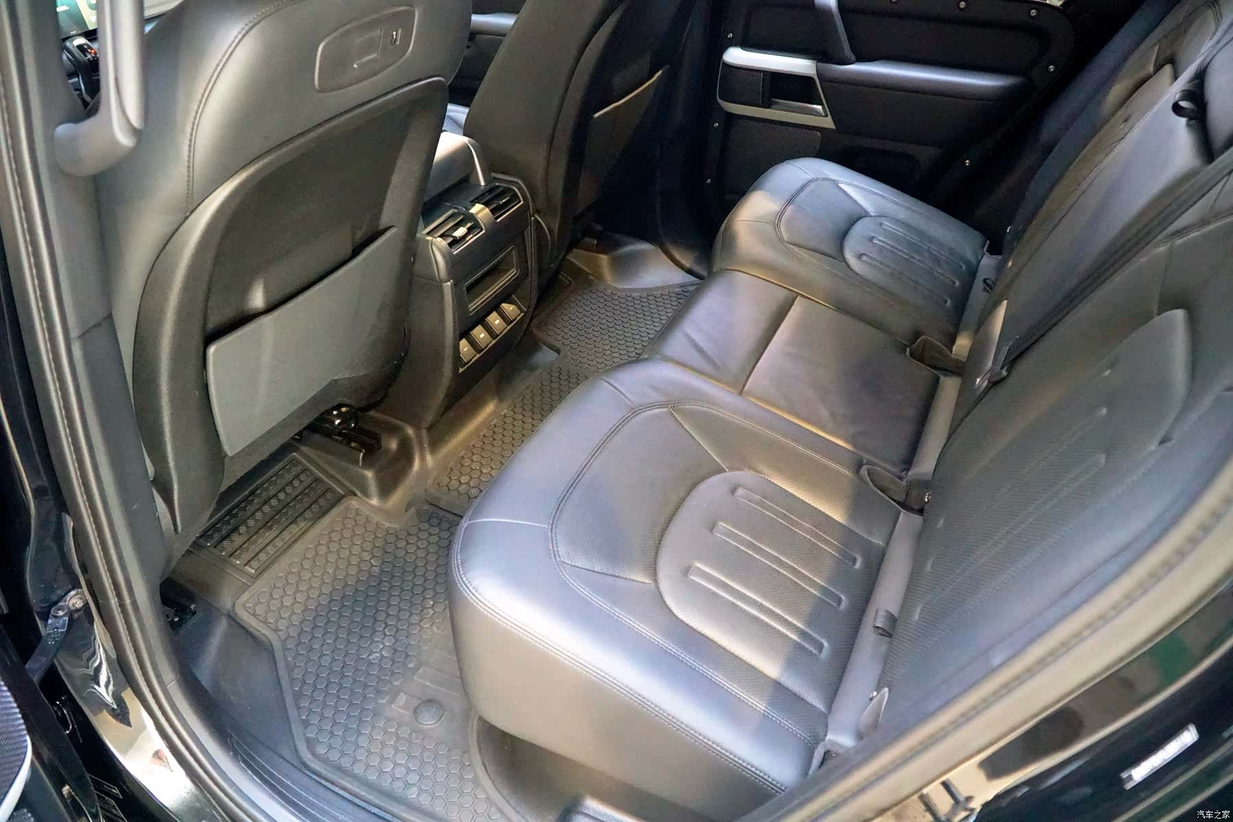 Land Rover Defender, 2022 все фото