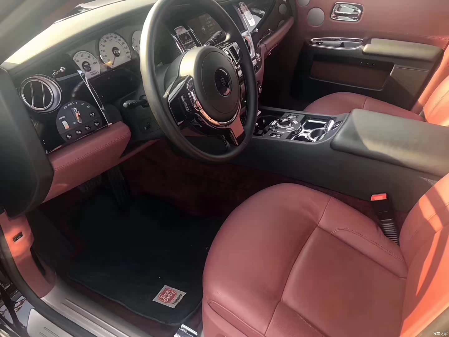 Rolls-Royce Ghost, 2014 3
