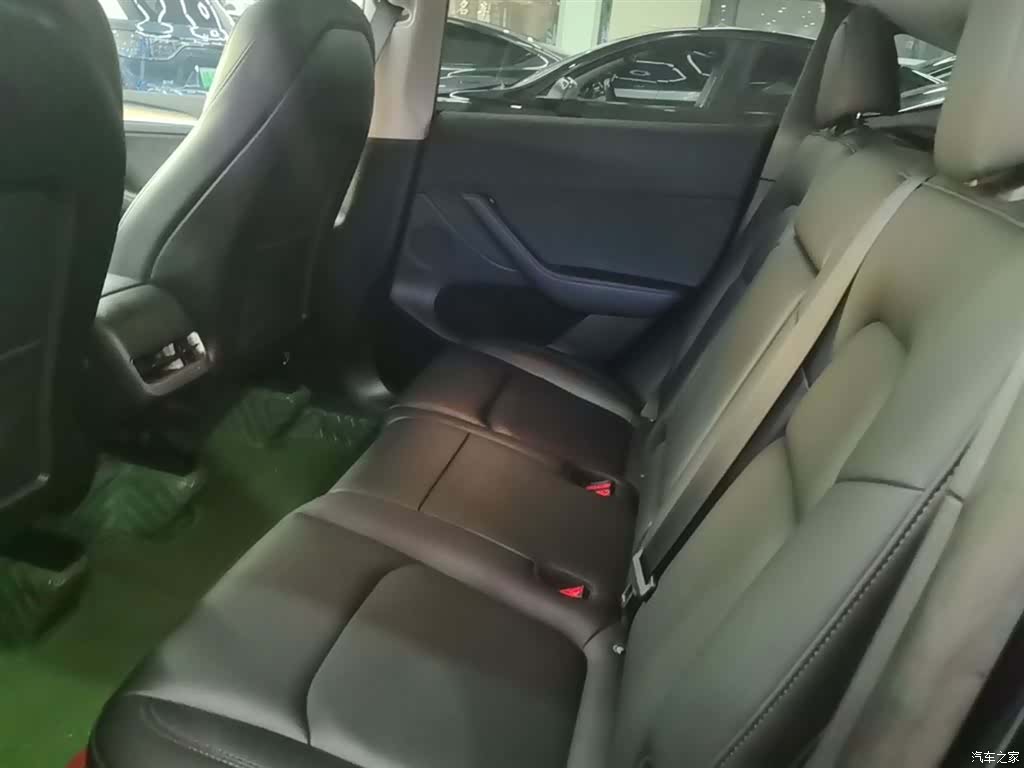 Tesla Model Y, 2023 17