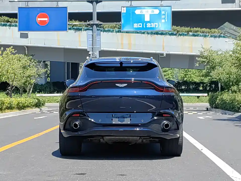 Aston Martin DBX Aston Martin DBX