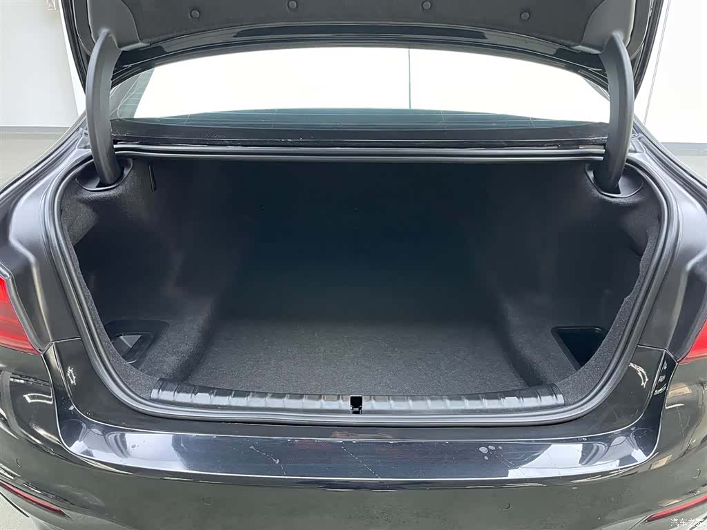 BMW 5 Series, 2019 31