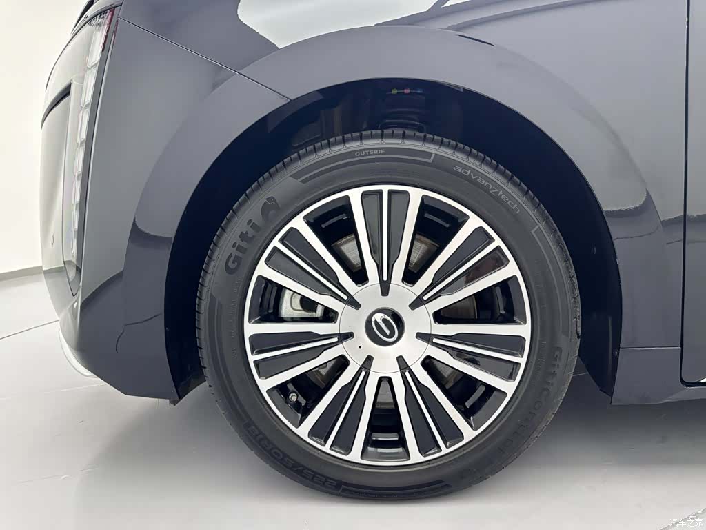 Trumpchi E8, 2026 30