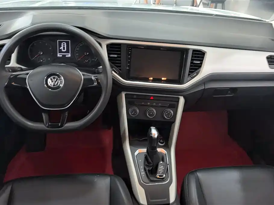 Volkswagen T-ROC exploring Songs