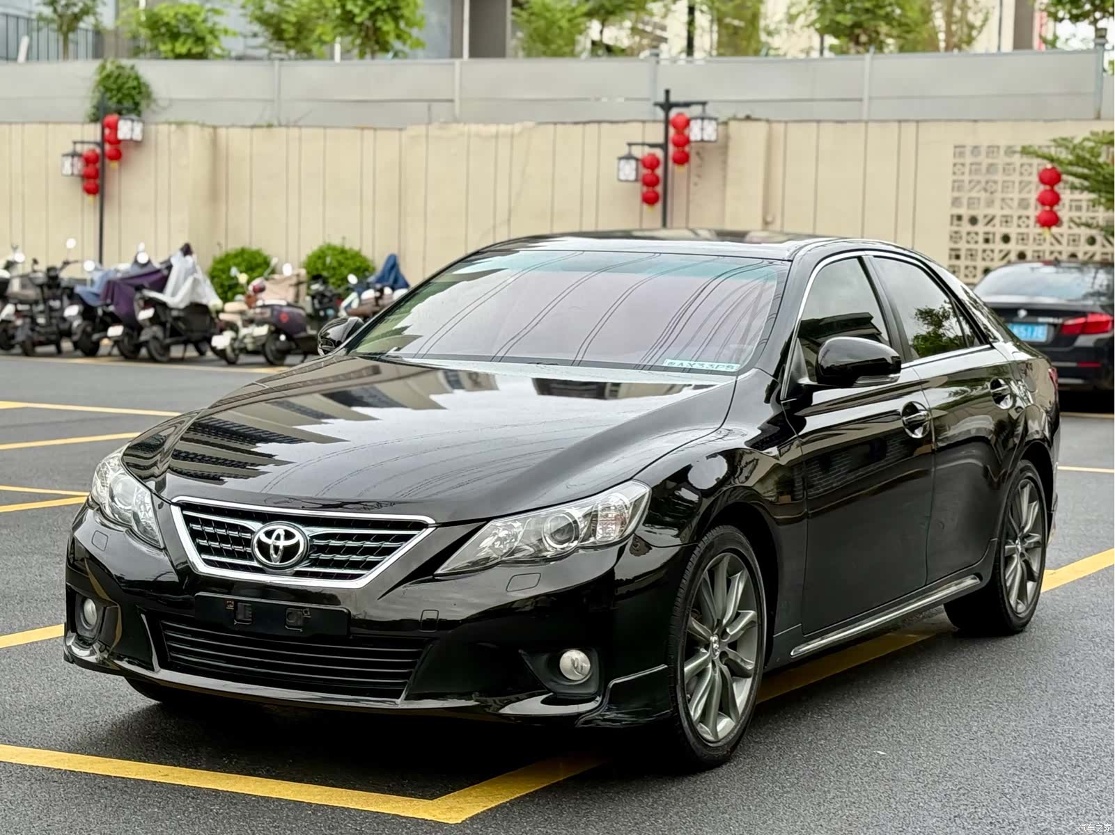 Toyota 2.5V, 2012 1