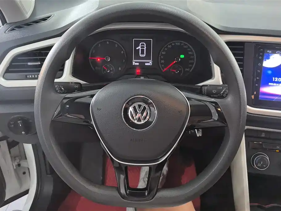 Volkswagen T-ROC exploring Songs