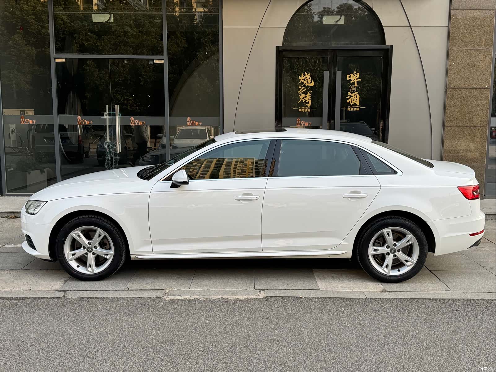 Audi A4L, 2017 3