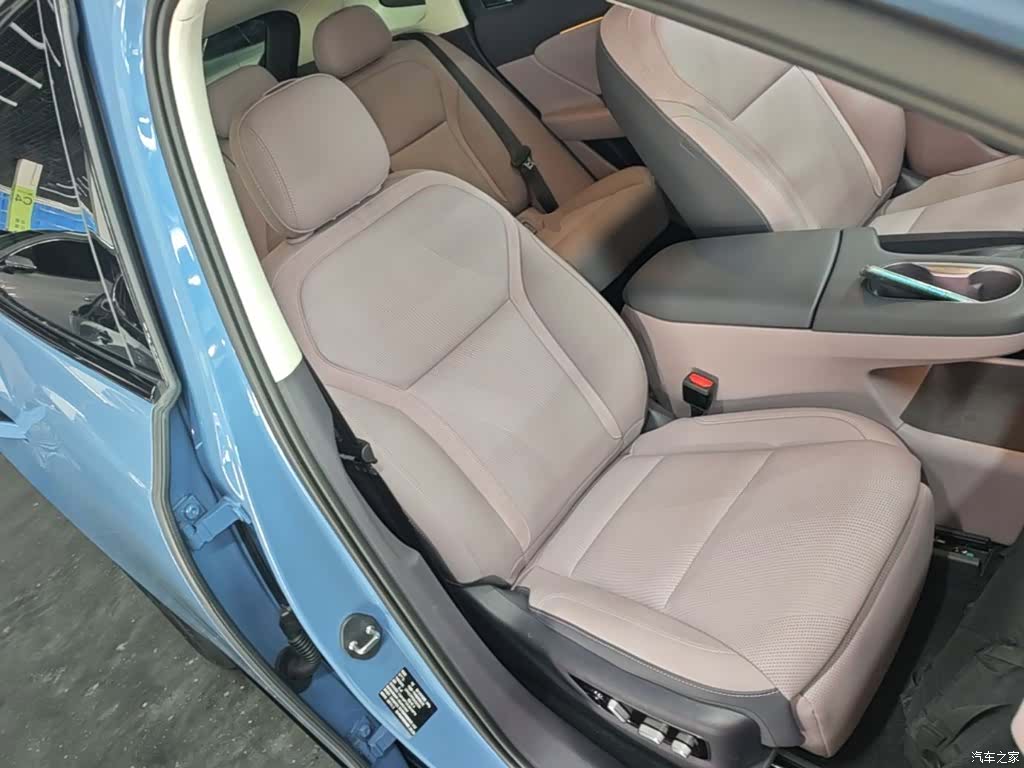Hongqi 06, 2025 20