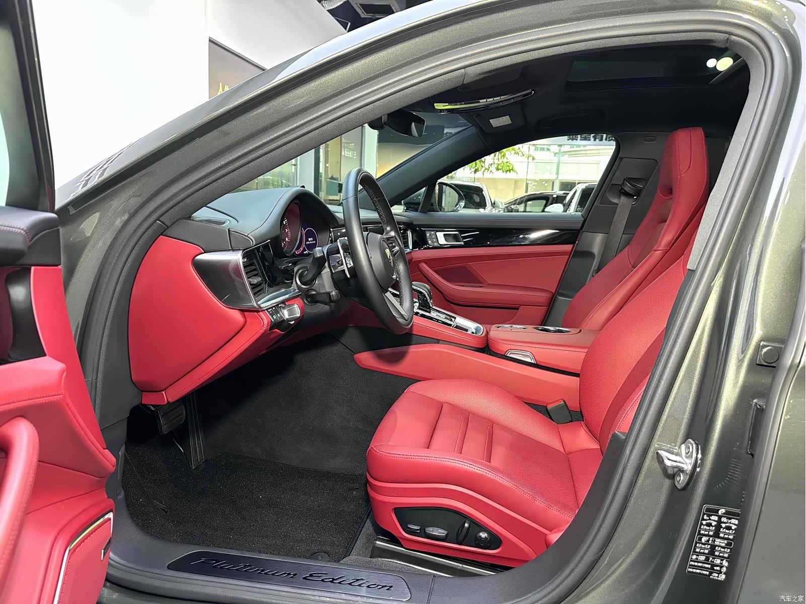 Porsche Panamera, 2023 все фото