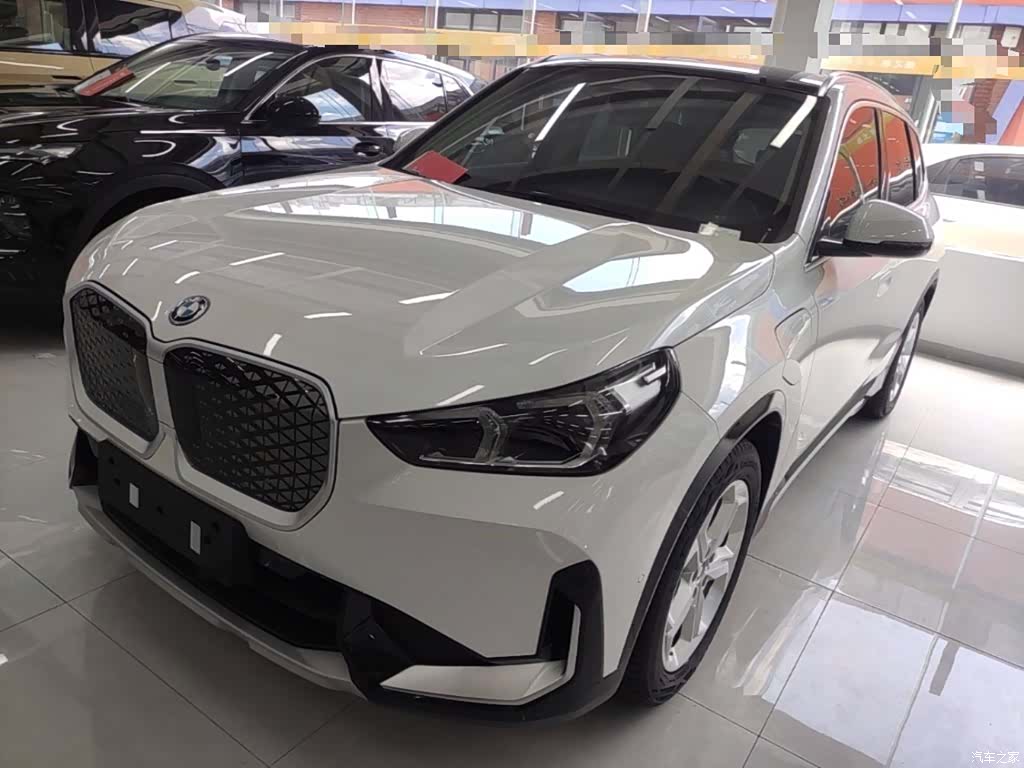 BMW iX1, 2025 1