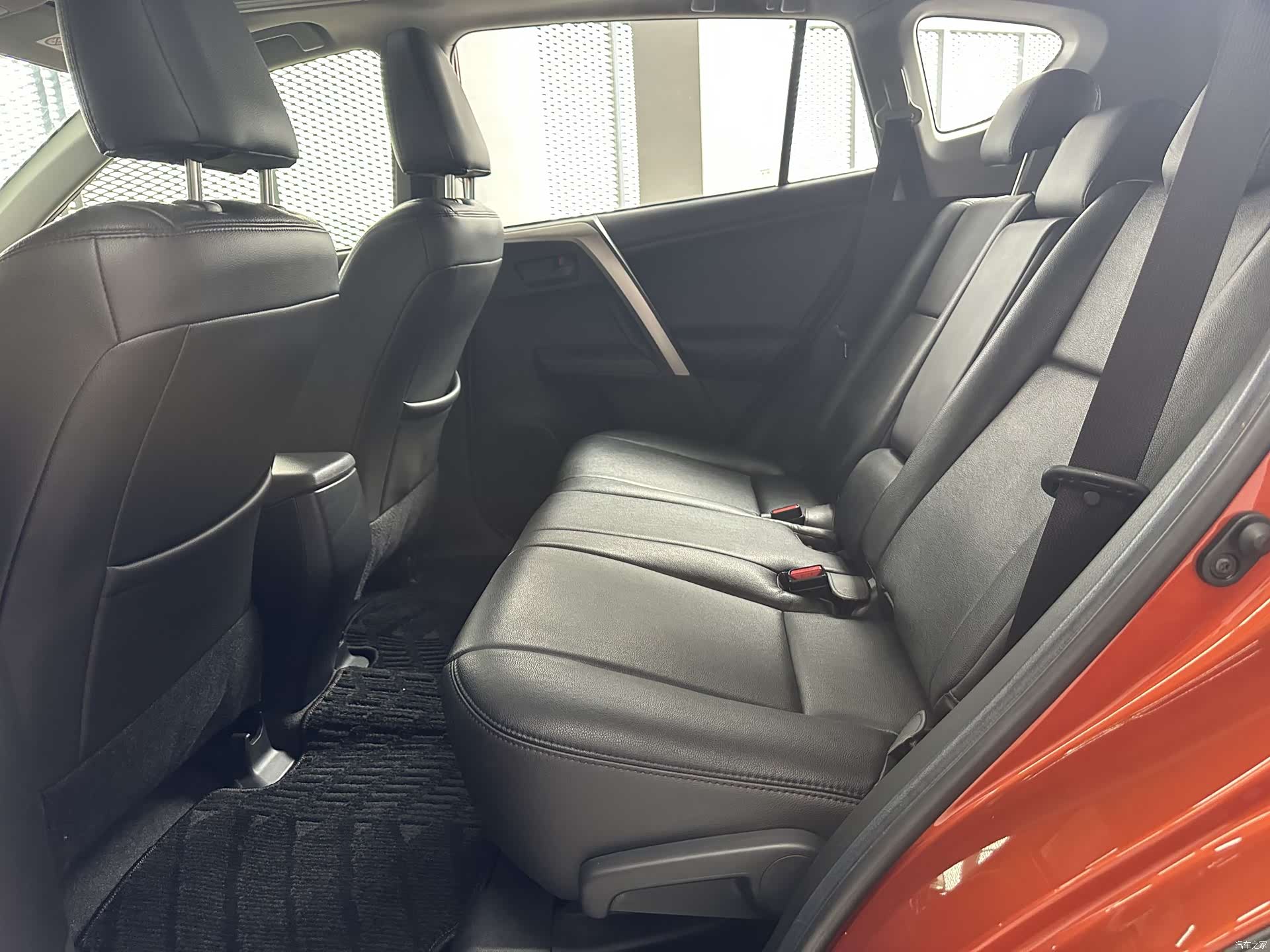 Toyota RAV4, 2016 все фото