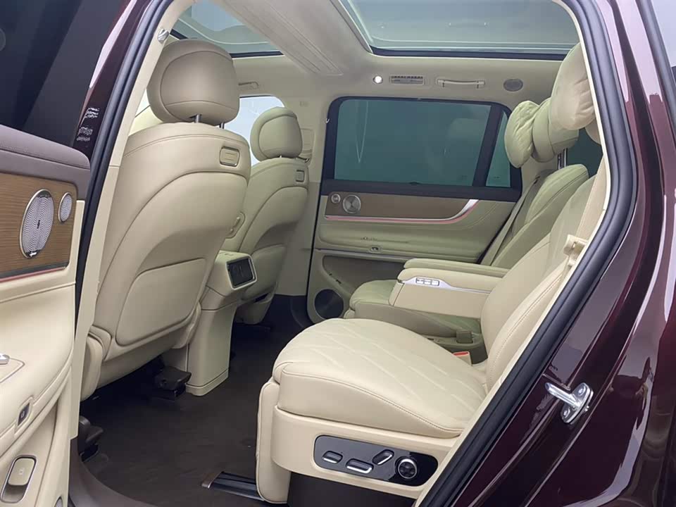 AITO Ask the world M9