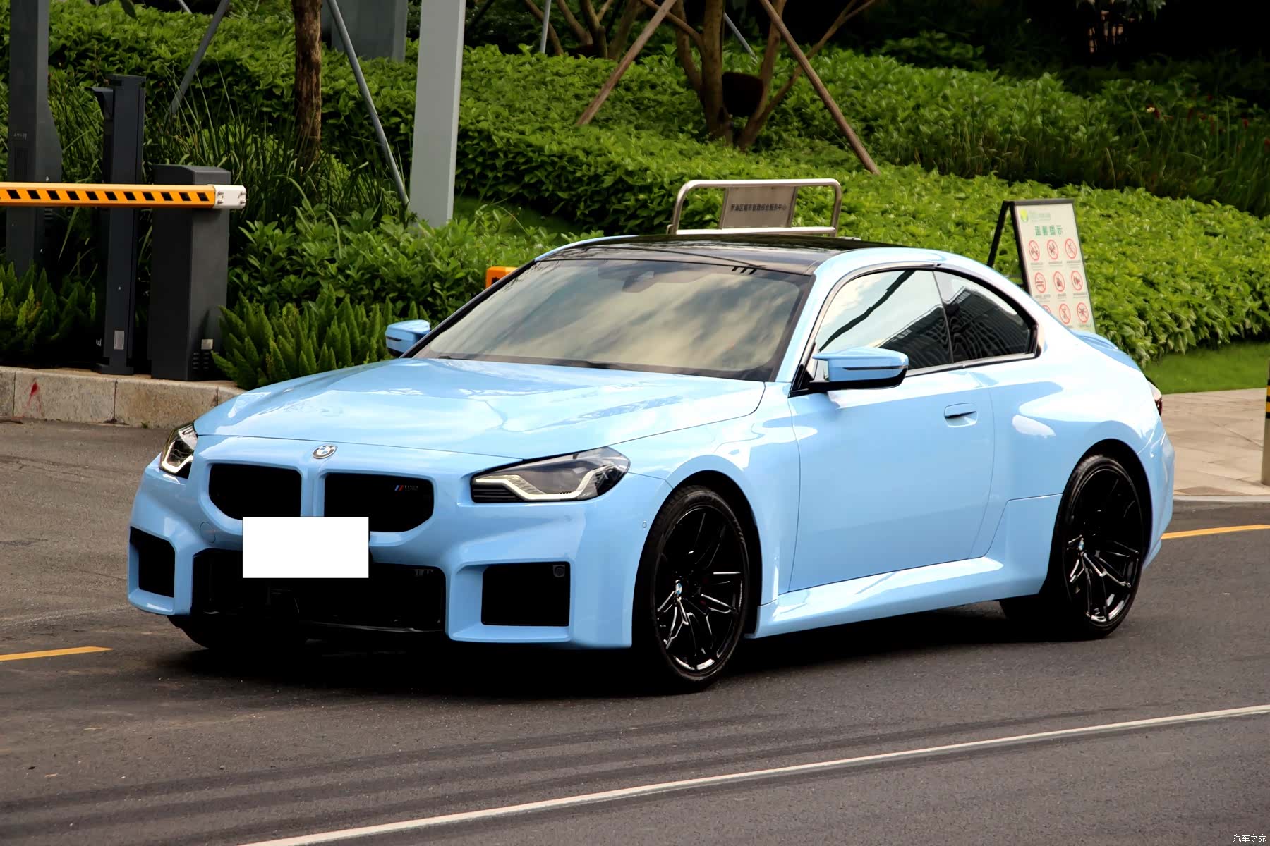 BMW M2, 2025 1