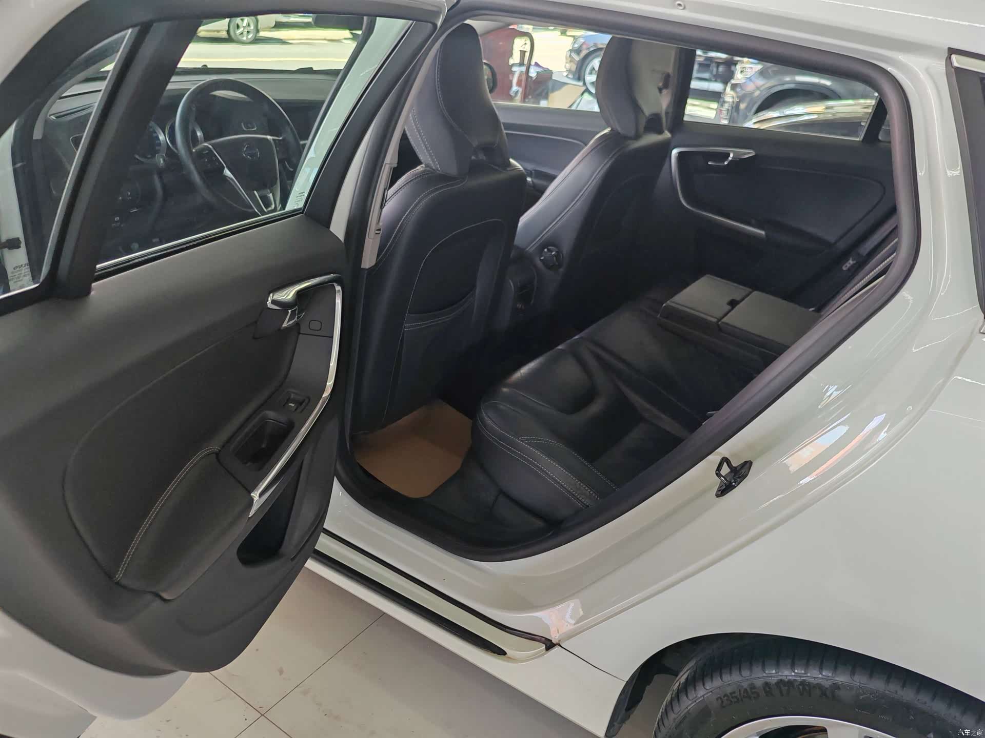 Volvo V60, 2012 7