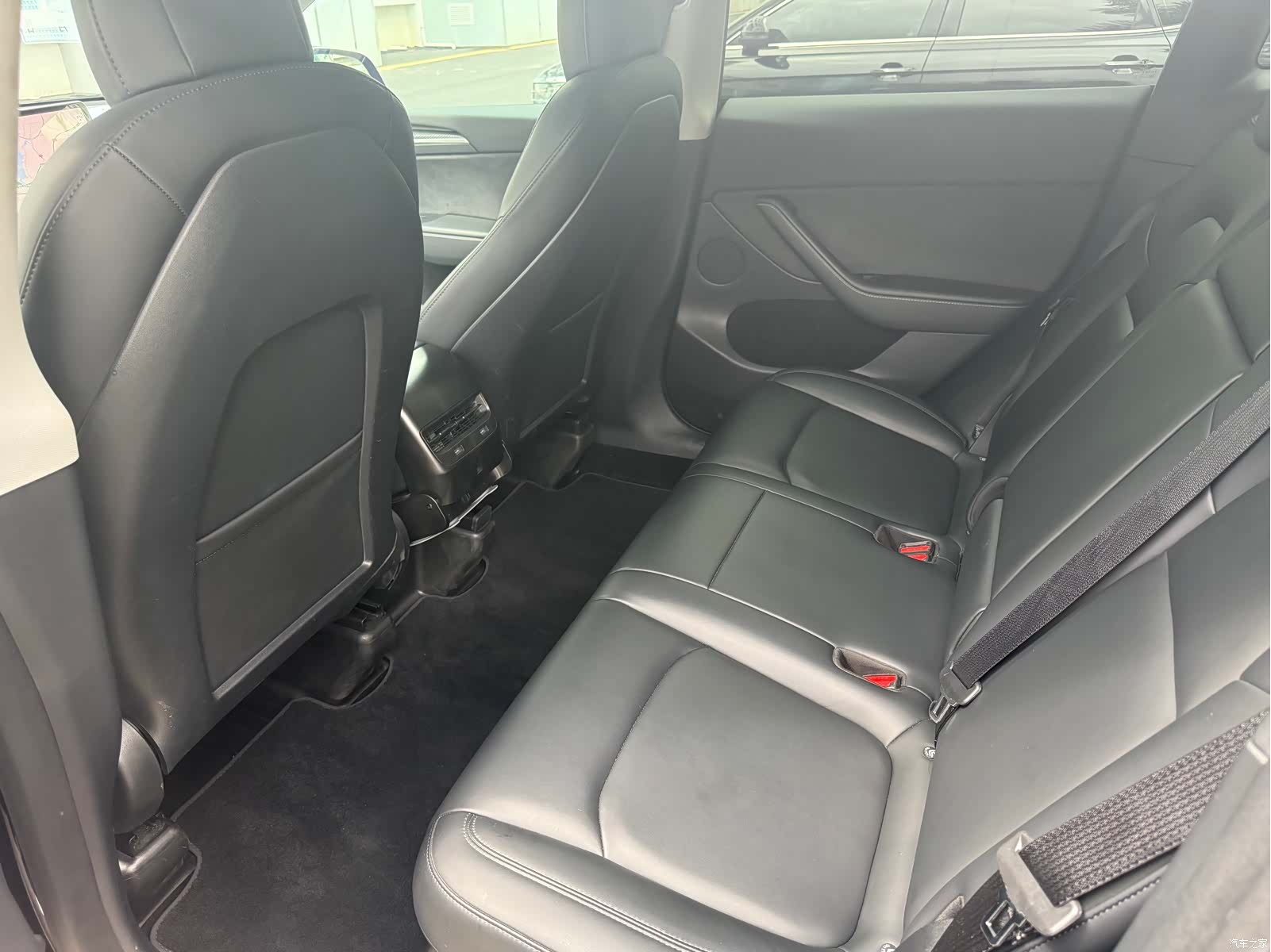 Tesla Model Y, 2021 все фото