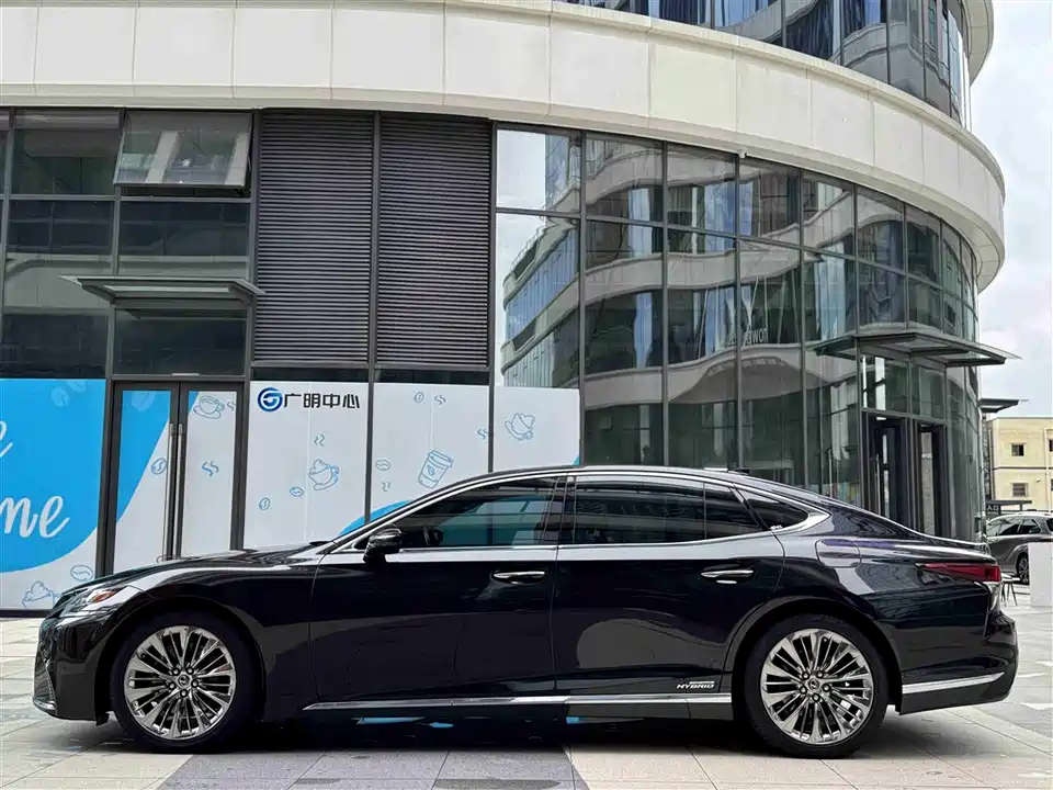 Lexus LS