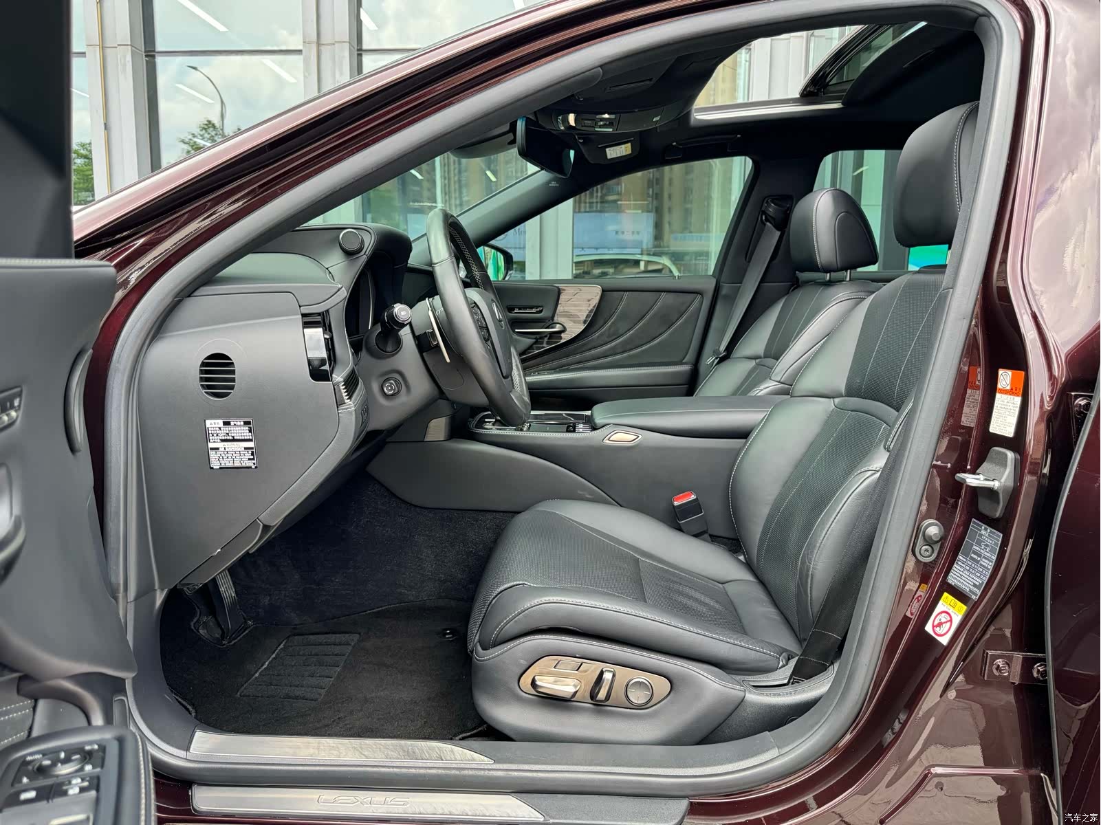 Lexus LS, 2019 7