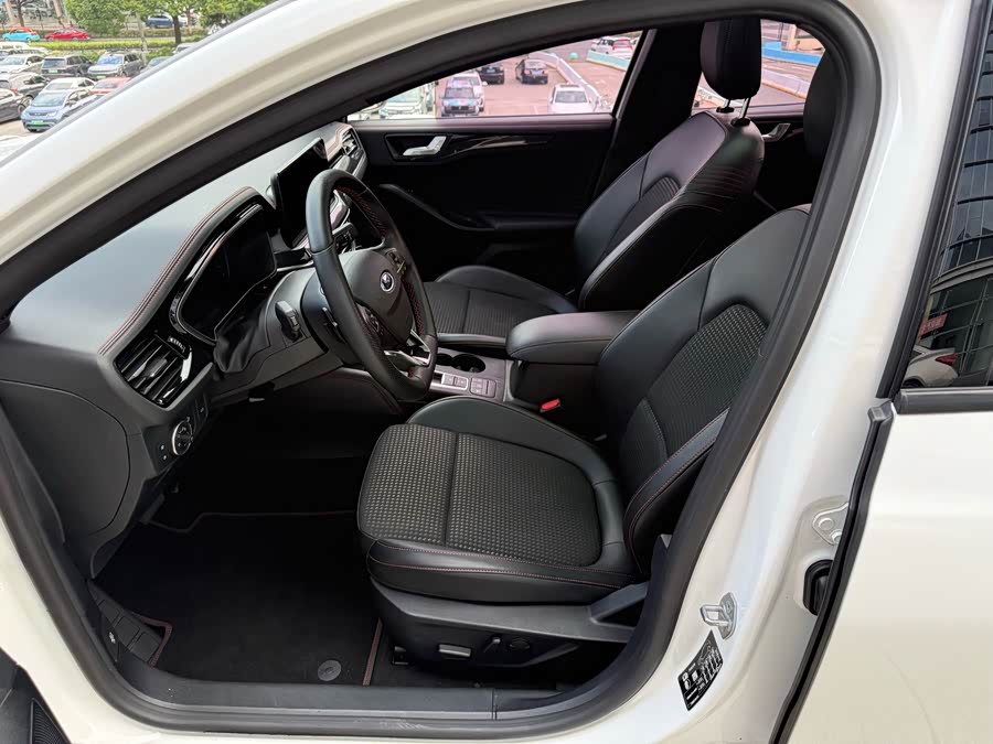 Ford Focus 2021, фото 10