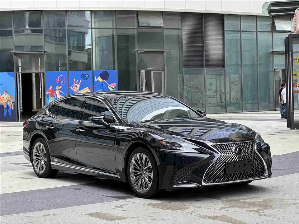 Lexus LS