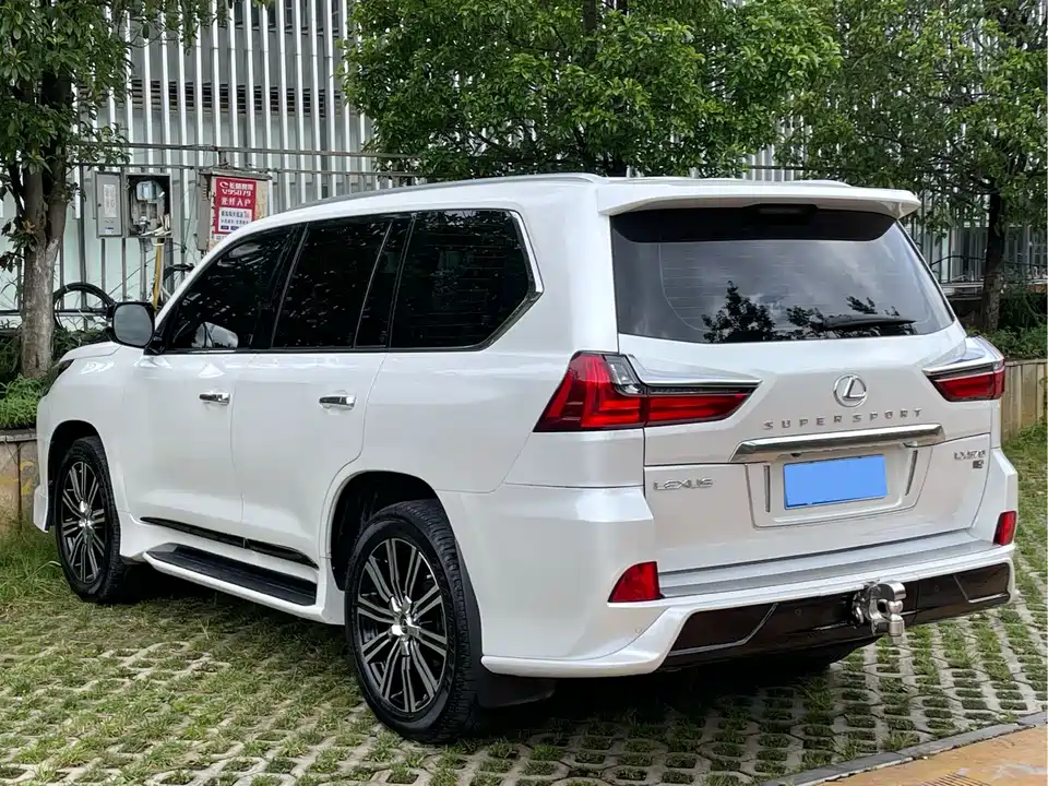 Lexus LX