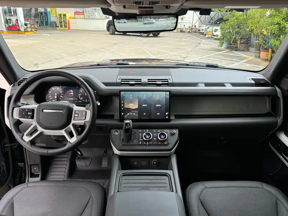 Land Rover guard