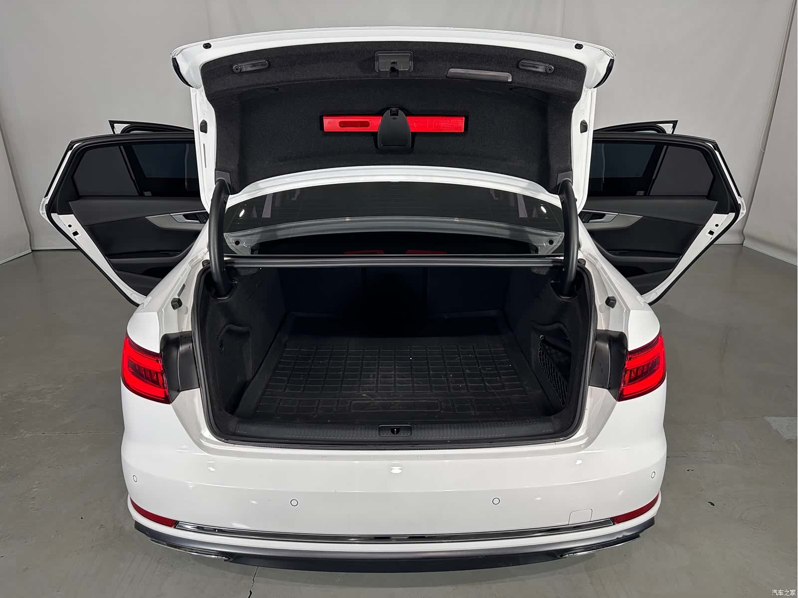 Audi A4L, 2019 16