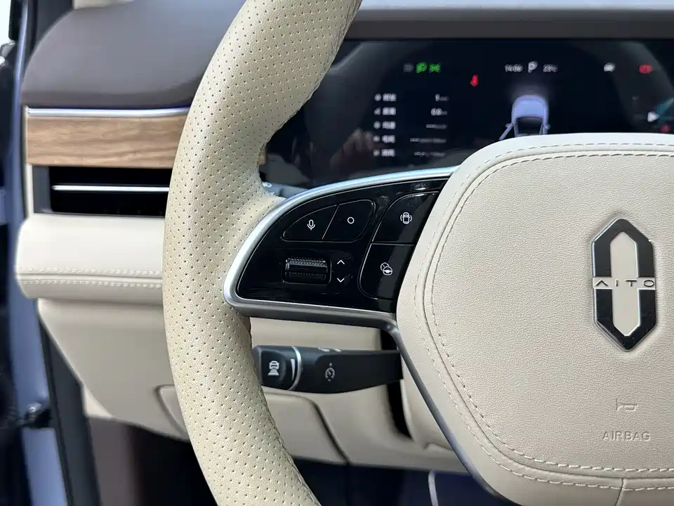 AITO Ask the world M7