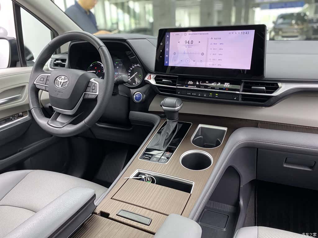 Toyota Granvia, 2024 13