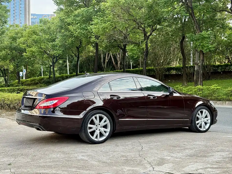 Mercedes-Benz CLS Mercedes-Benz CLS