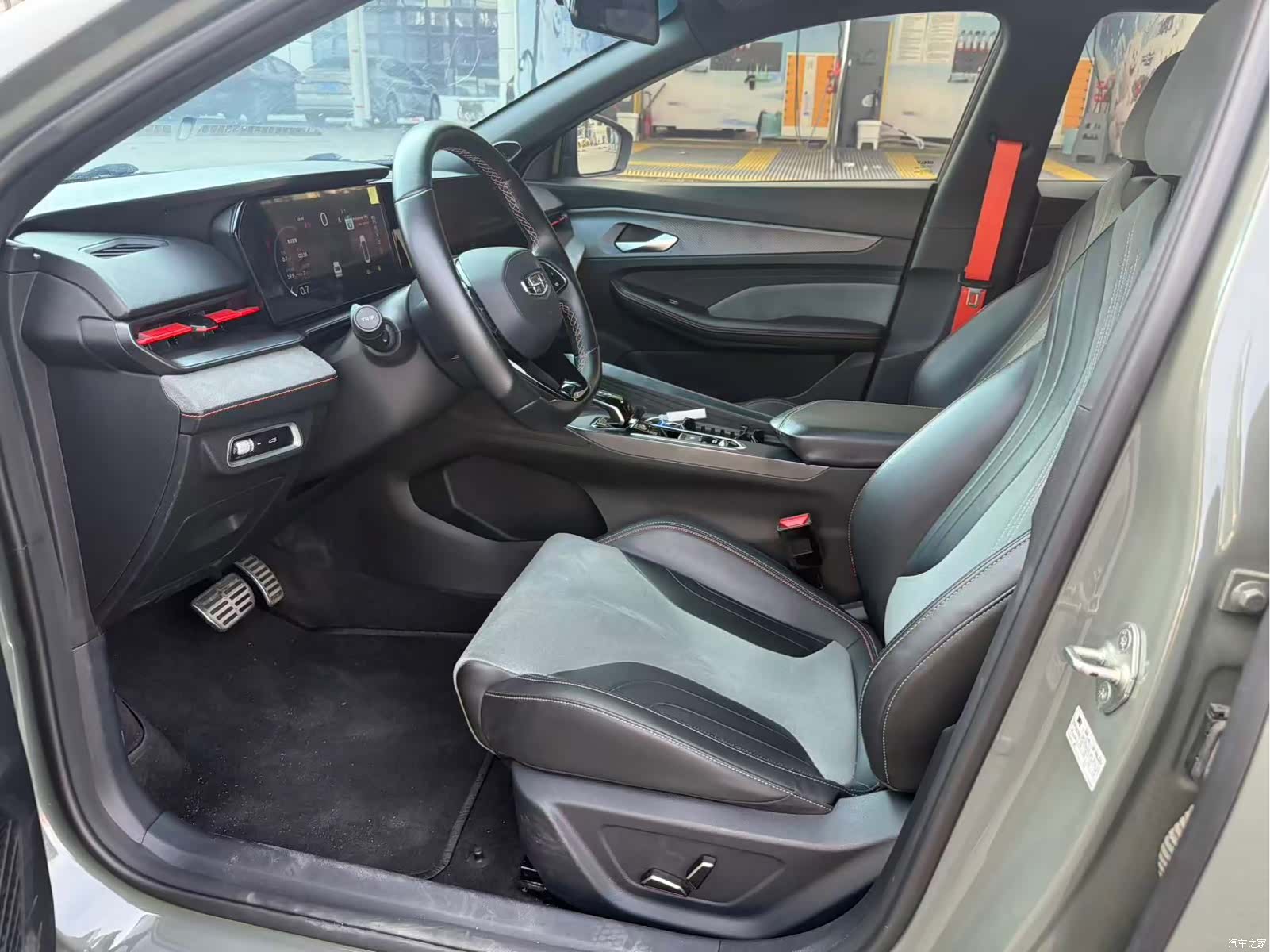 Geely Binray, 2022 8