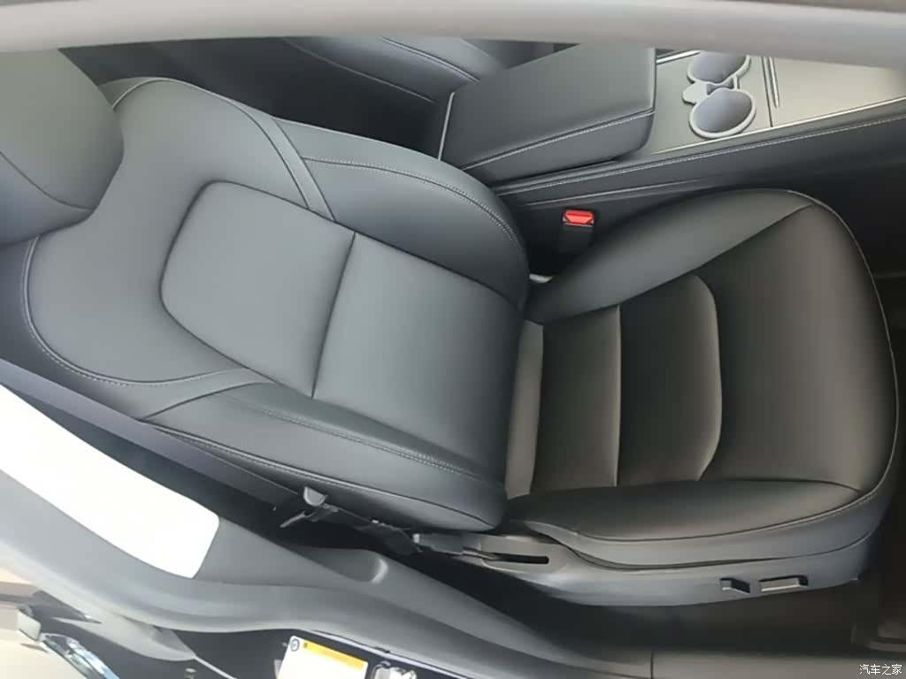 Tesla Model Y, 2023 25