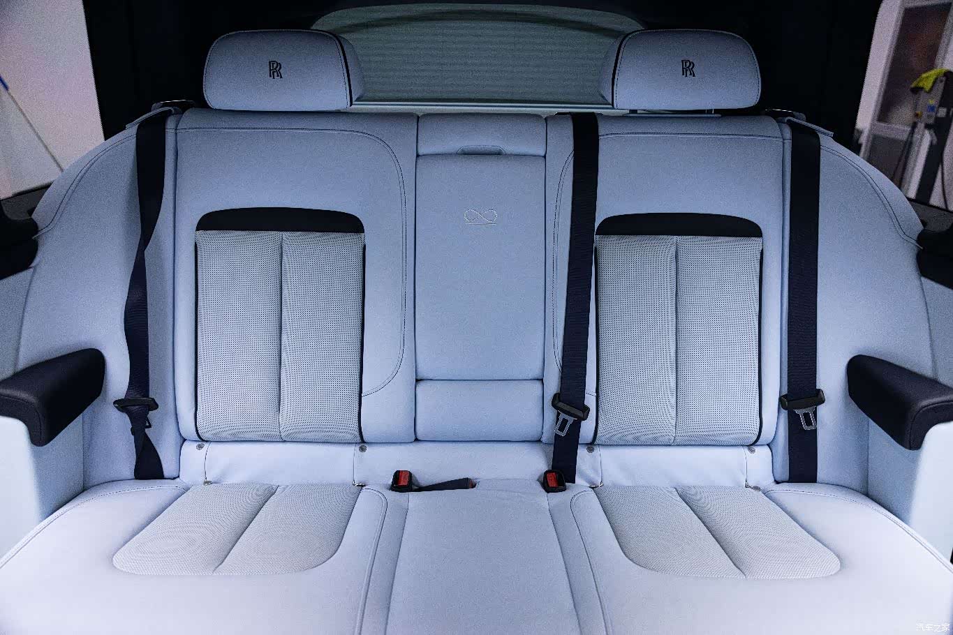 Rolls-Royce Cullinan, 2023 16