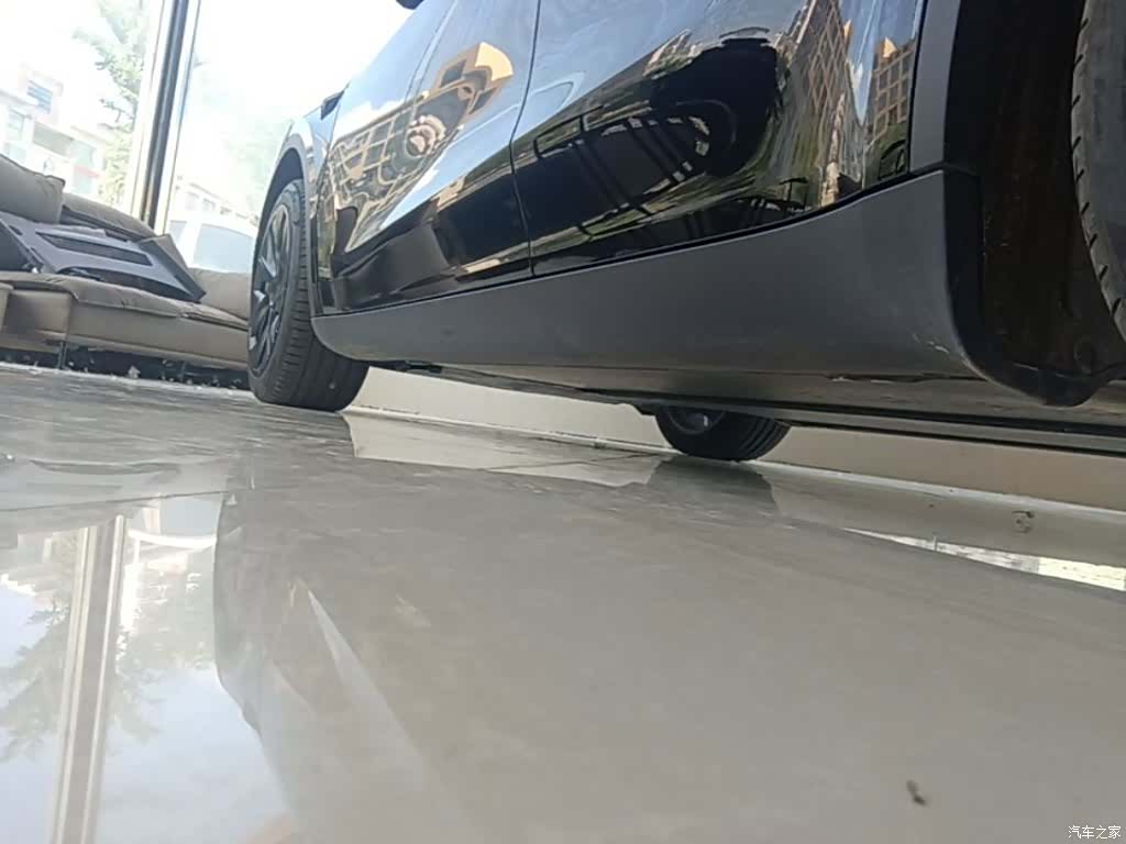Tesla Model Y, 2023 22