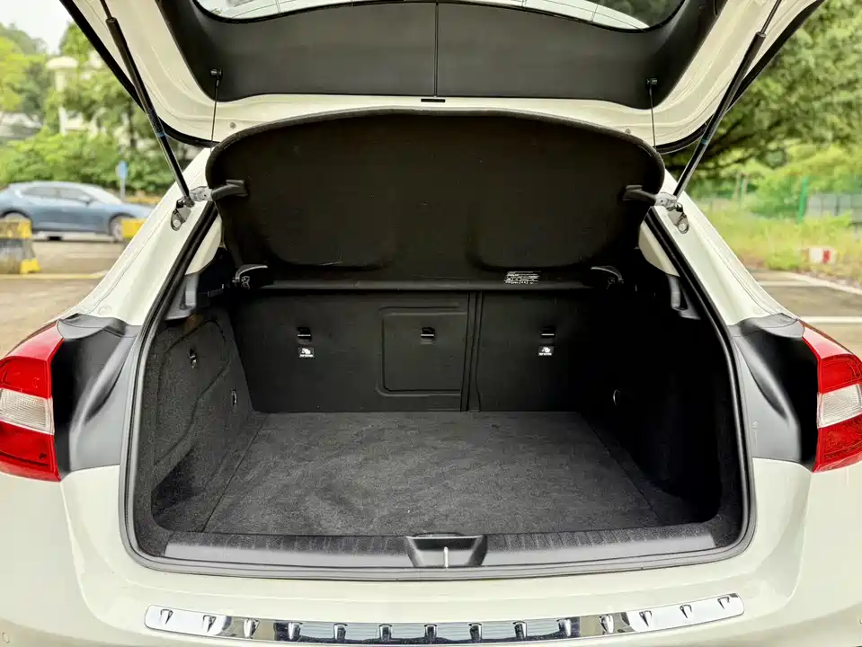 Mercedes-Benz GLA Mercedes-Benz GLA