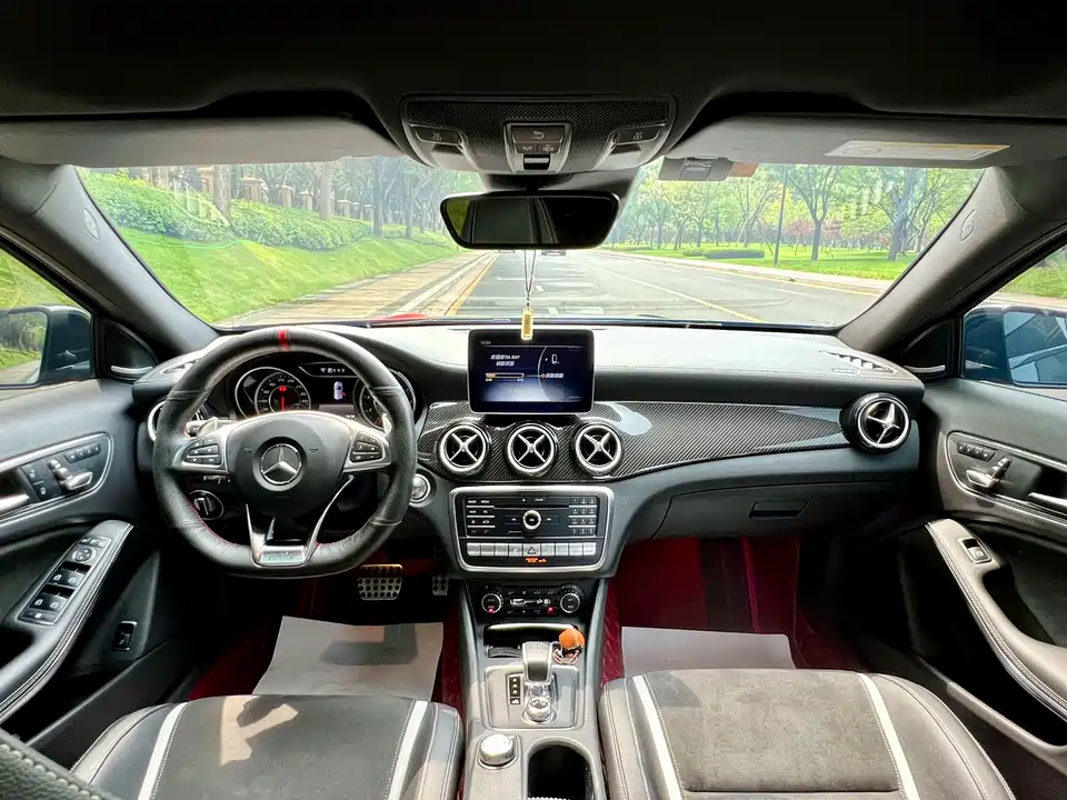 Mercedes-Benz GLA AMG Mercedes-Benz GLA AMG