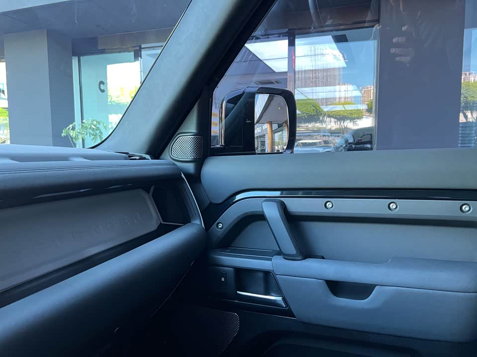 Land Rover guard