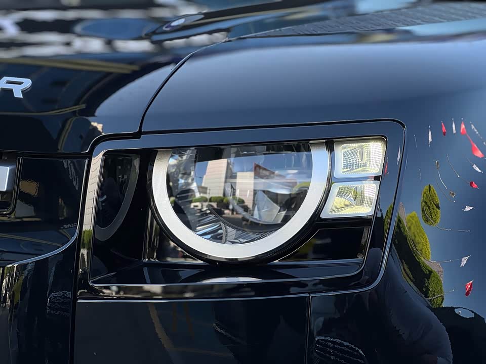 Land Rover guard