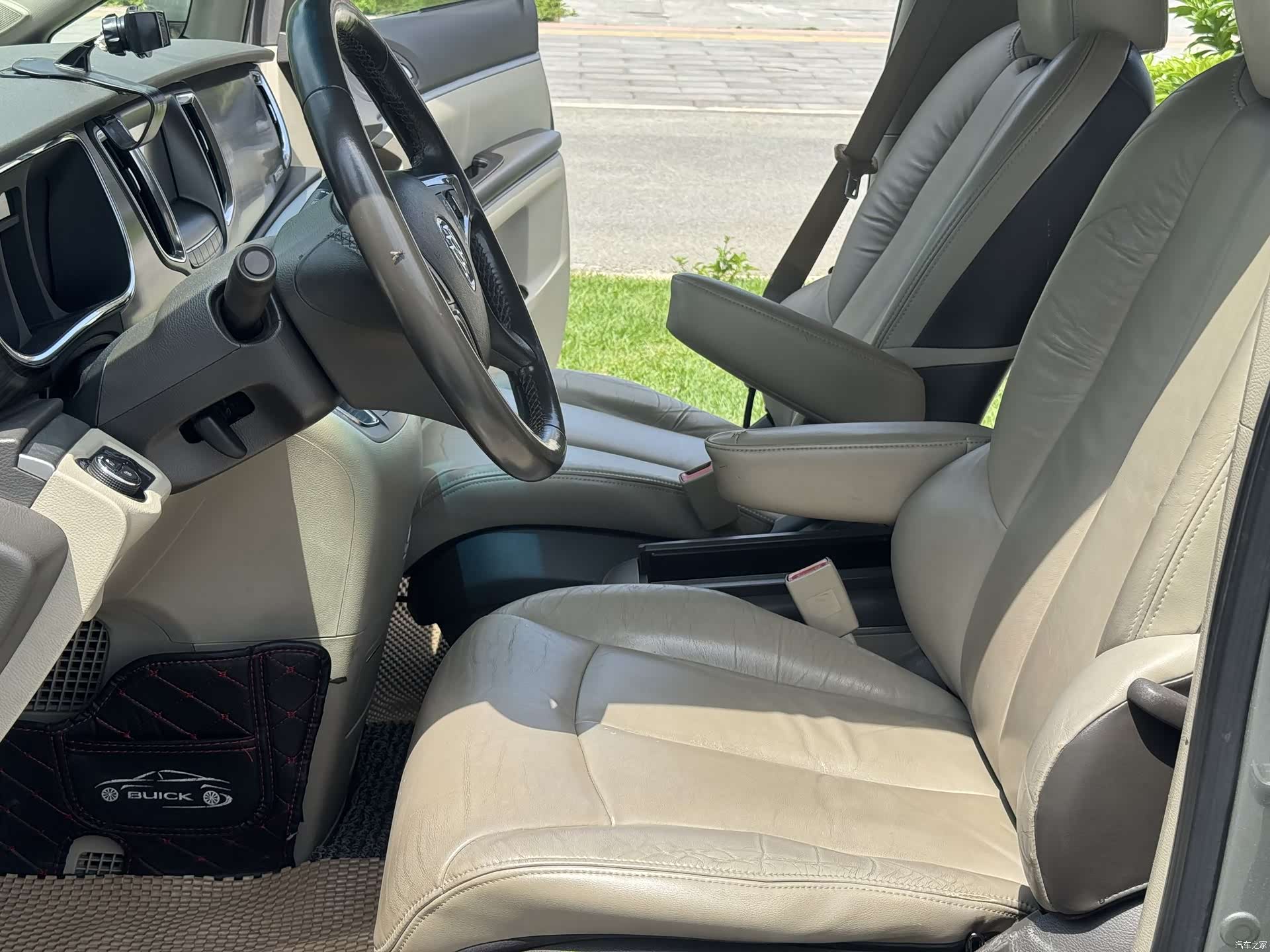 Buick GL8, 2012 16