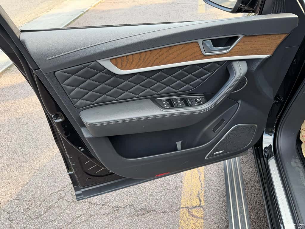 Hongqi HS7, 2021 6