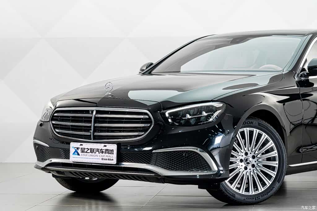Mercedes-Benz E-Class, 2023 3