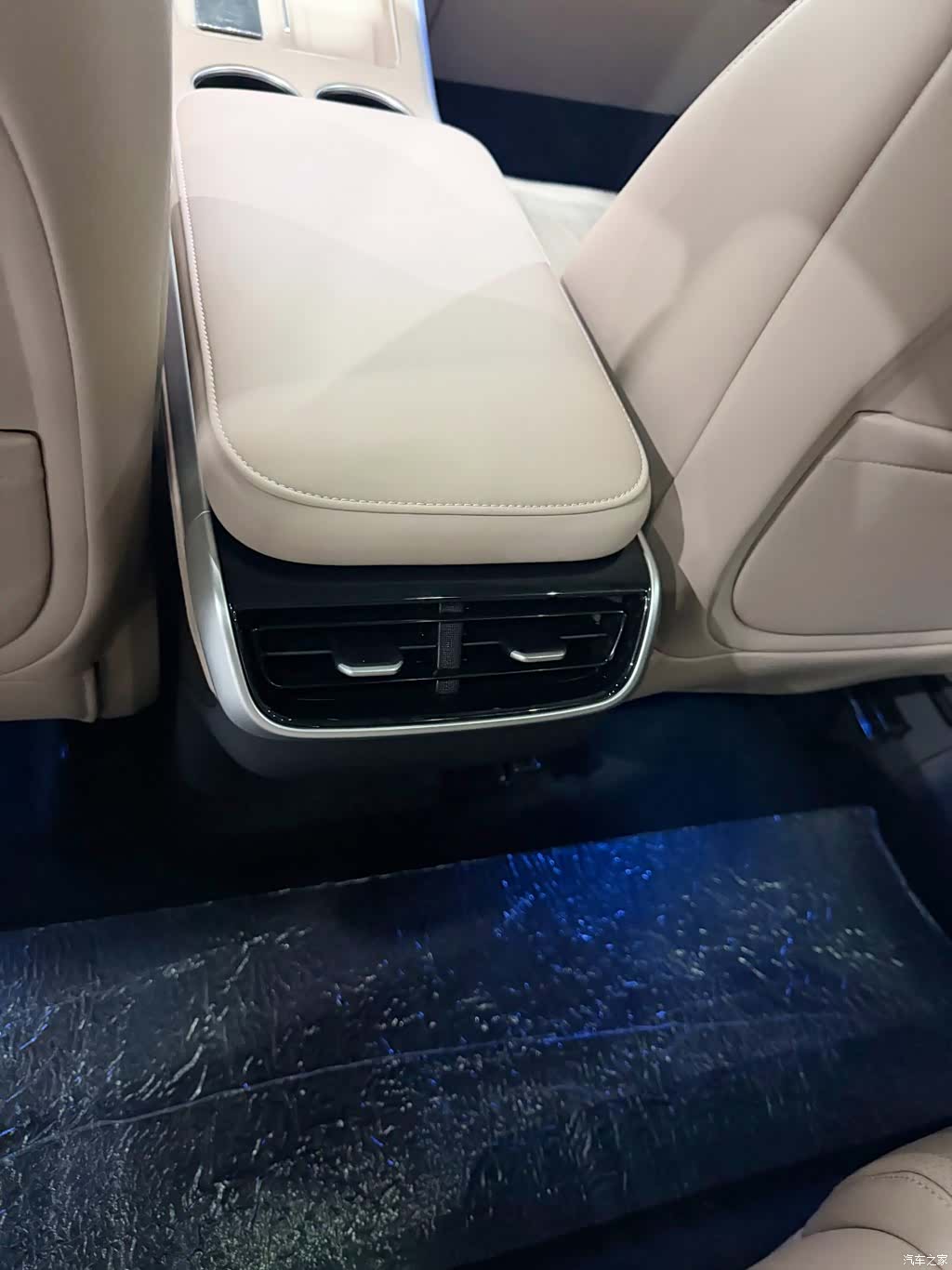 Xpeng G9, 2025 9
