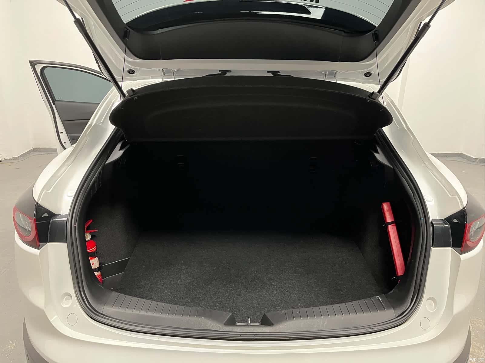 Mazda CX-4, 2023 21