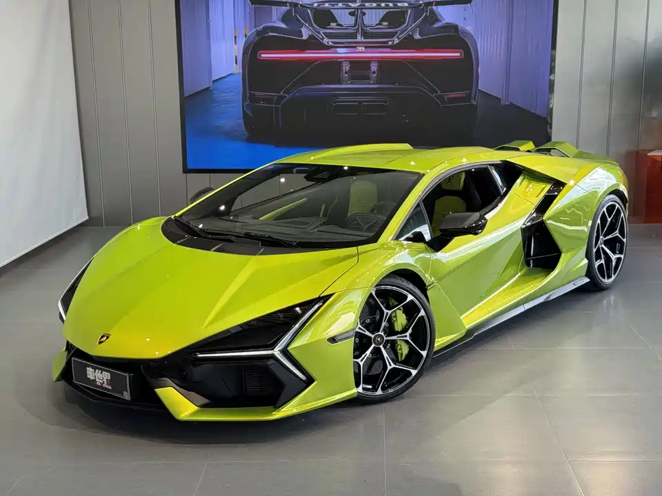 Lamborghini Revuelto