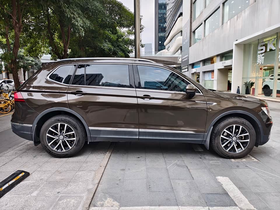 Volkswagen Tiguan L