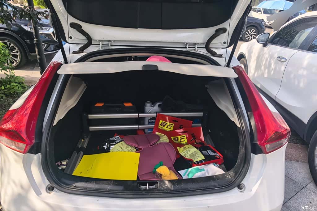 Volvo V40, 2015 4