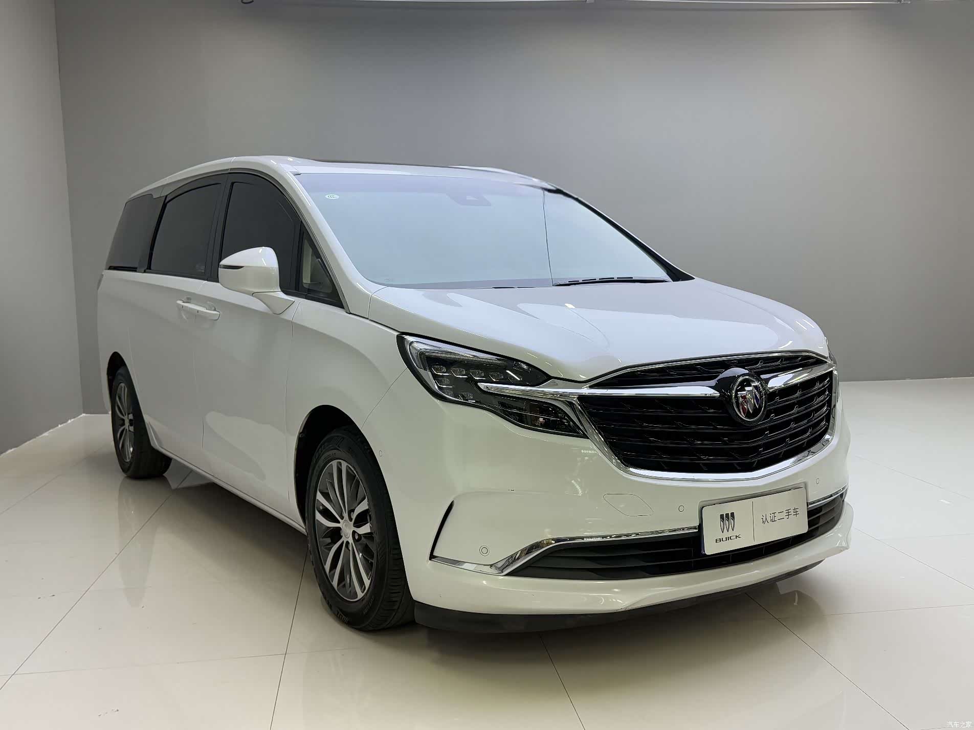 Buick GL8, 2022 3