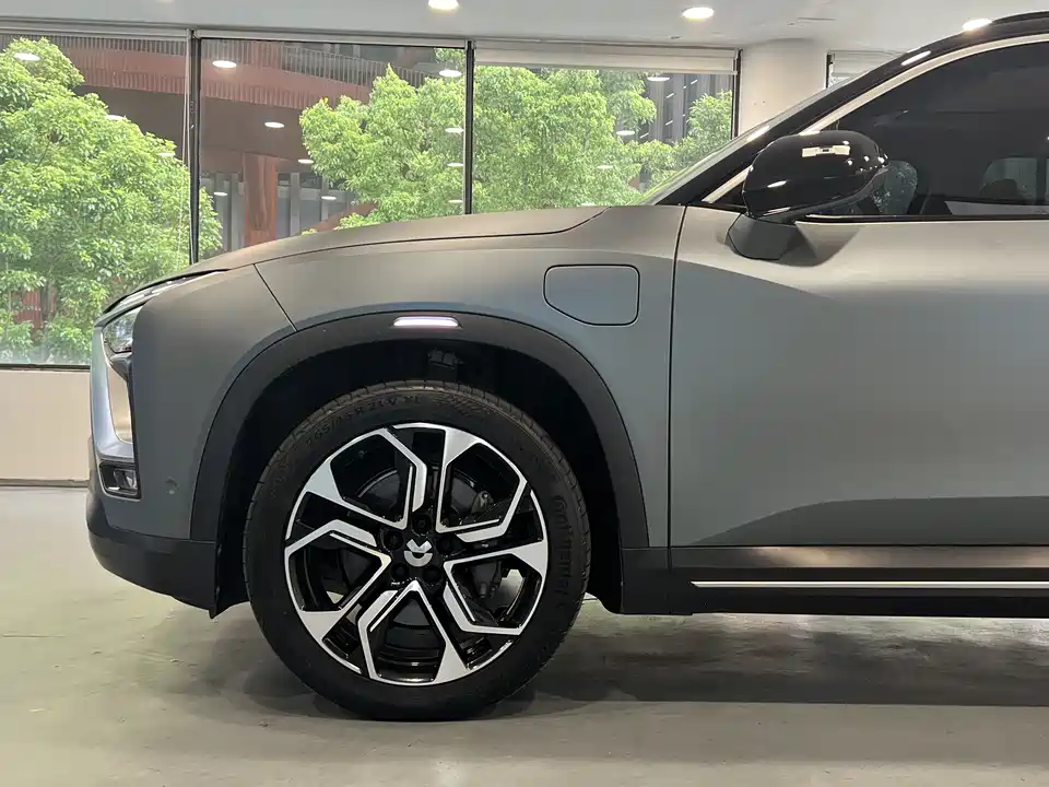 NIO ES8