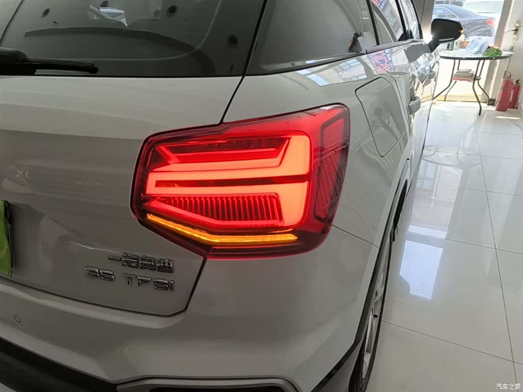 Audi Q2L, 2023 8